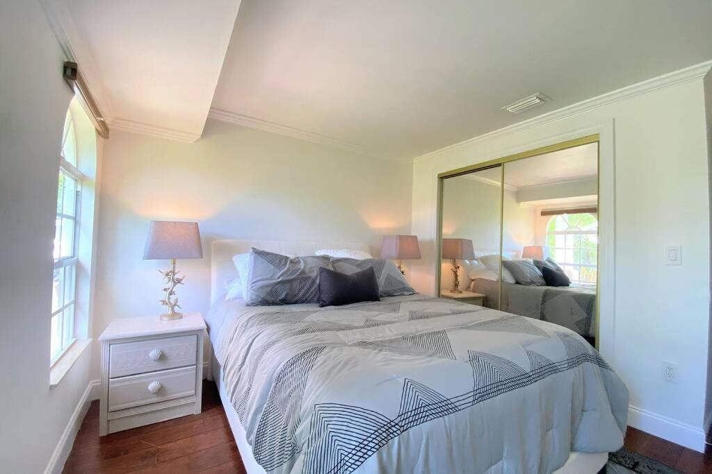 Cheerfull 4/Bed/ 3 Bath / Pool / Best Location Нейплс Экстерьер фото