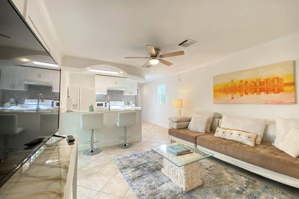 Cheerfull 4/Bed/ 3 Bath / Pool / Best Location Нейплс Экстерьер фото