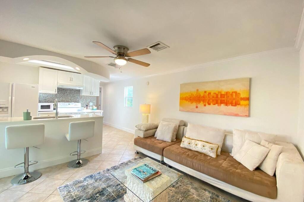 Cheerfull 4/Bed/ 3 Bath / Pool / Best Location Нейплс Экстерьер фото